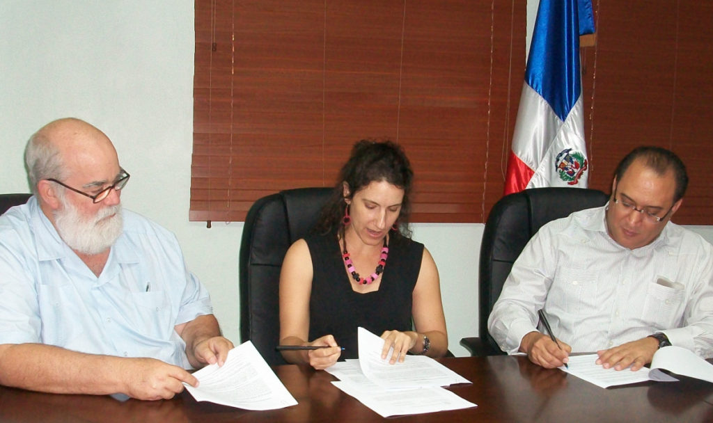 Firma convenio CNCCMDL Grupo Jaragua