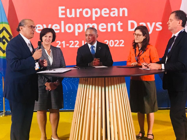 República Dominicana y 13 países del Caribe firman acuerdo con Banco Europeo de Inversiones para saneamiento de aguas y limpieza oceánica