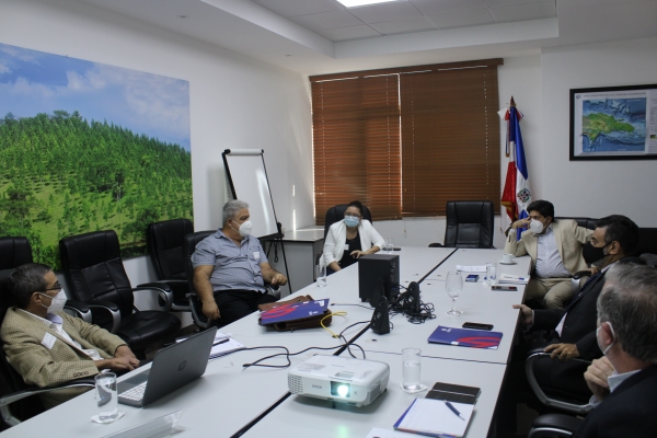 El Consejo conversa con ejecutivos de sobre el desarrollo del coco en el mercado dominicano